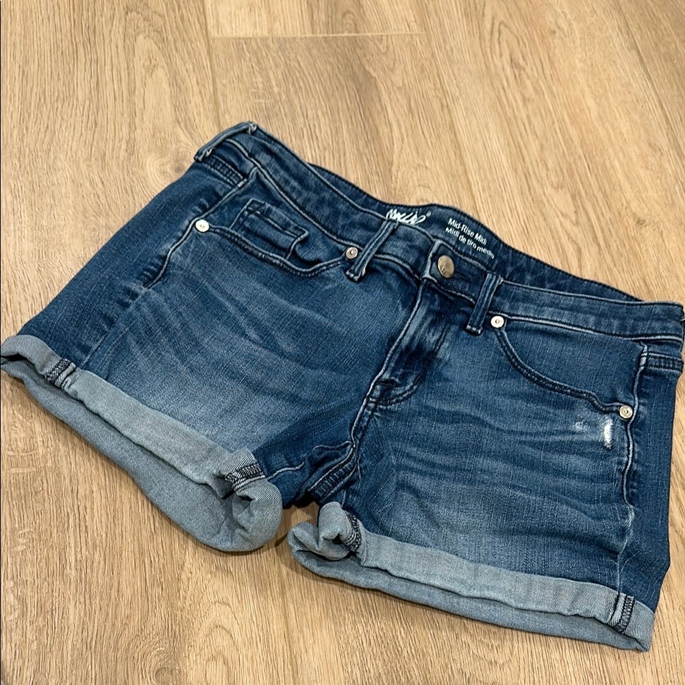 Mossimo Mid Rise Midi Denim Shorts size 4/27